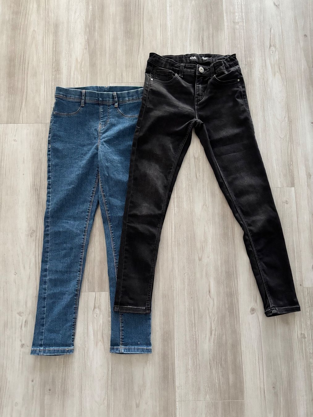 C&A Pantaloni: 2 x Mädchen Jeggins Gr.146 – Usato da Frauenkappelen venduto da tj_hawaii
