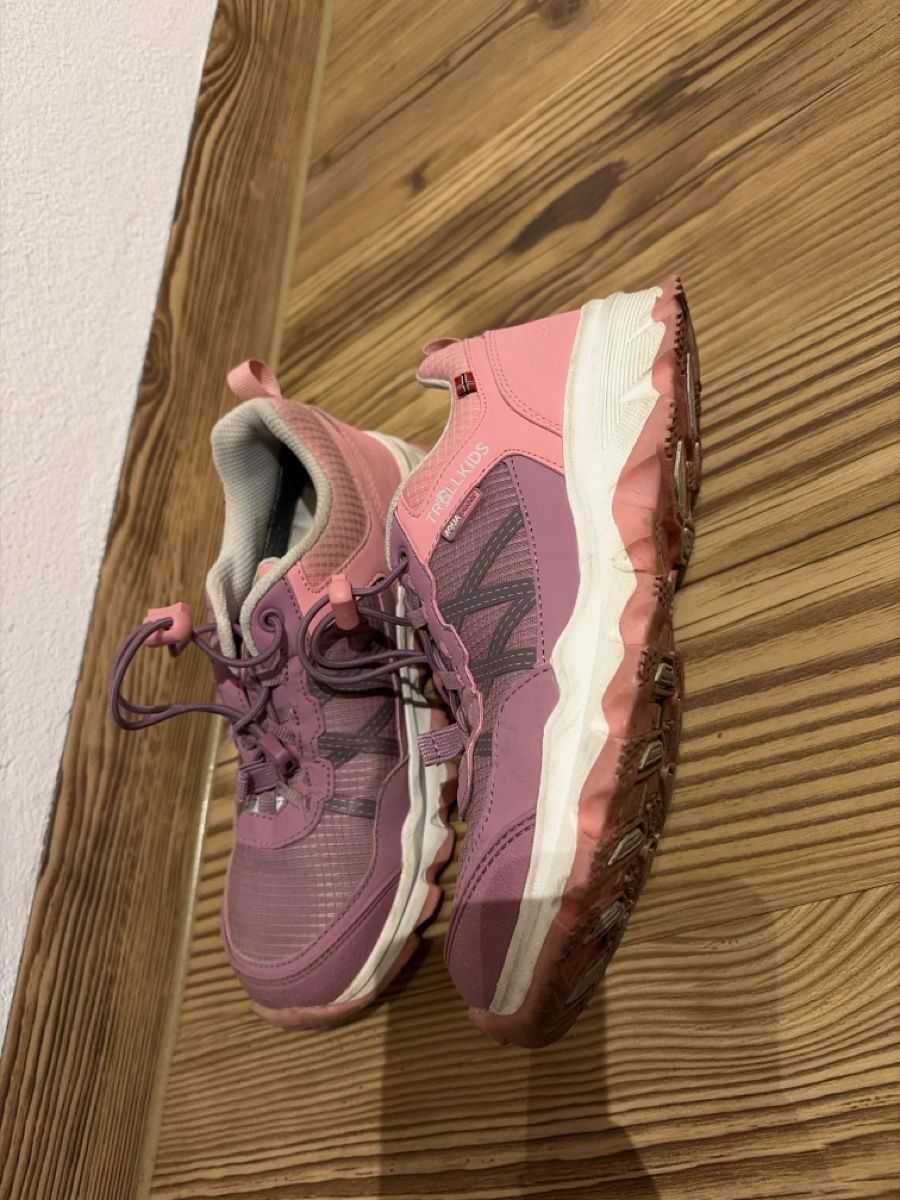 Scarpe per ragazze: Trollkids Trekking- Schuhe Gr.35 – Usato da Vilters venduto da 5111984