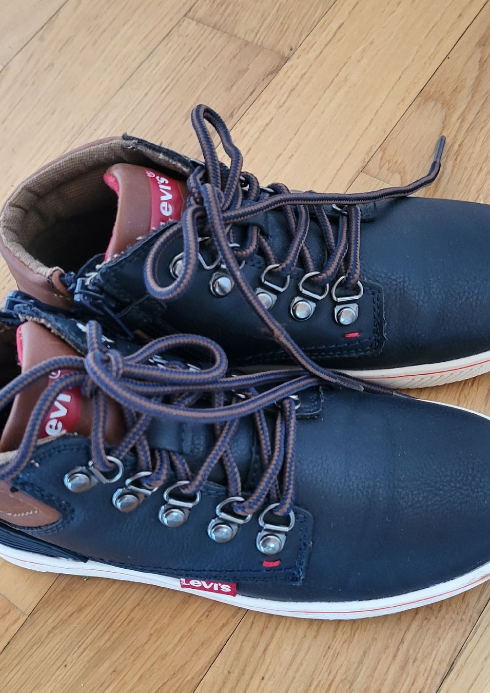 Levi's Scarpe da uomo: Chaussures  Levi's, taille 31  en cuir – Usato da Lavey-Village venduto da agaddy 5
