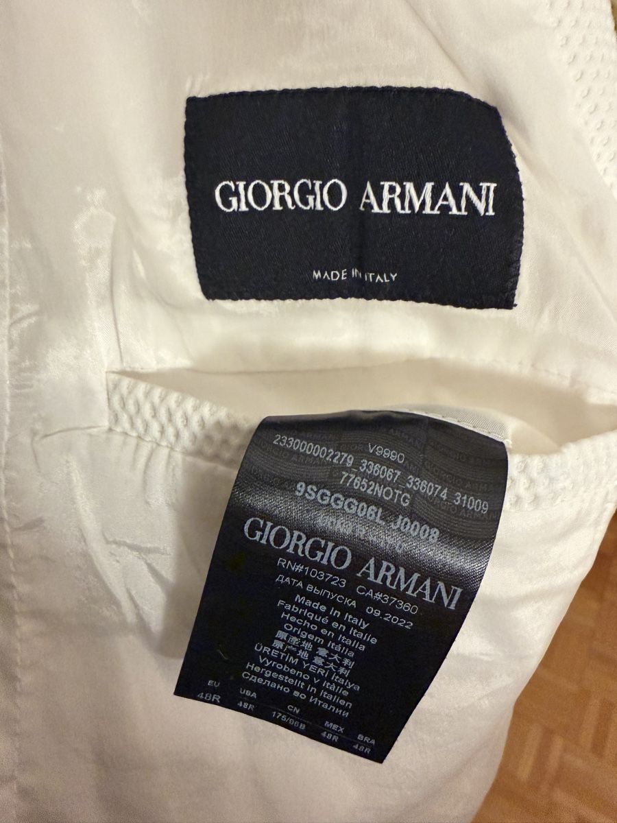 Armani Jacken: Giorgio Armani weisses Sakko Grösse 48 – Gebraucht aus Zürich von Glamour2019 1
