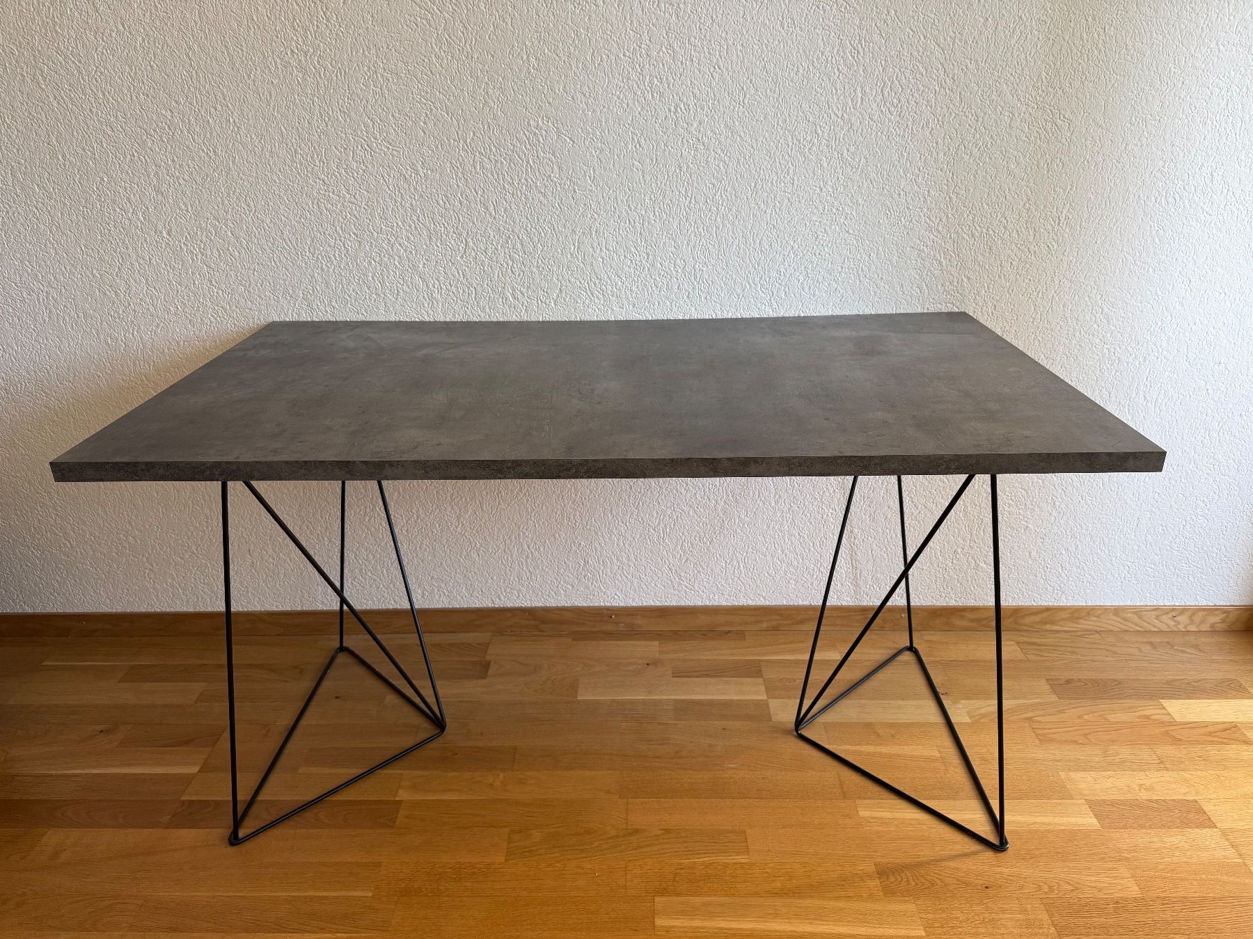Scrivanie: Schreibtisch mit Betonoptik – Usato da Bern venduto da joe_6hy5