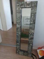 Spiegel mit Holzdeko-Rahmen
