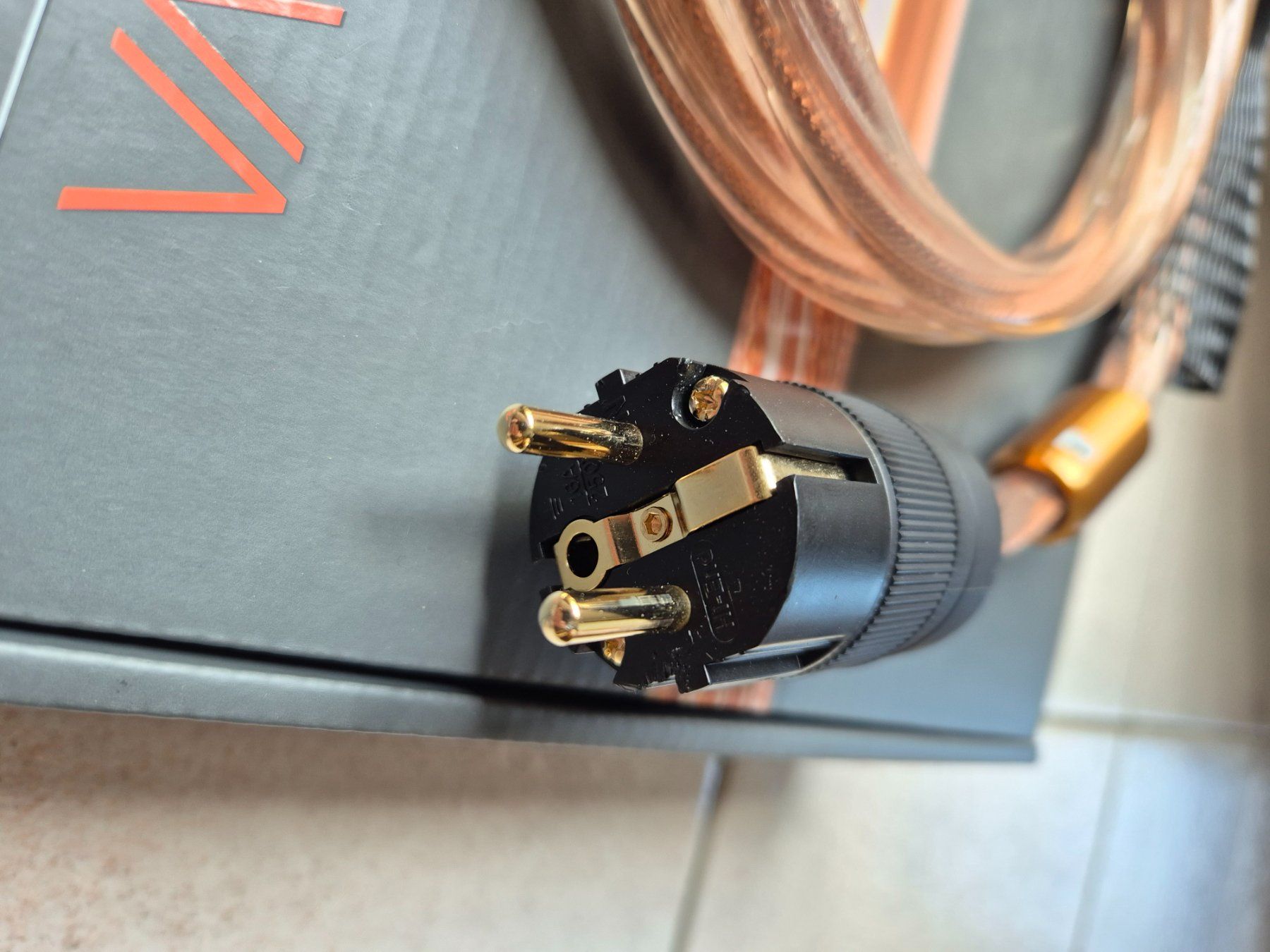 Cavi: Ifi SilentPower Nova Audiophiles Stromkabel / CH-Fixadapter – Usato da Beringen venduto da 2015ursh 9