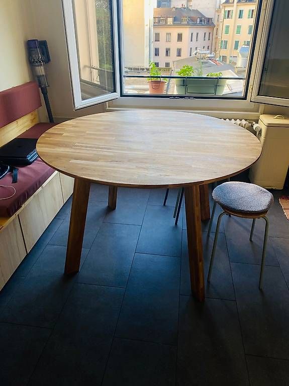 Tables: Table bois massif 120cm – D'occasion à Genève par luc.vega