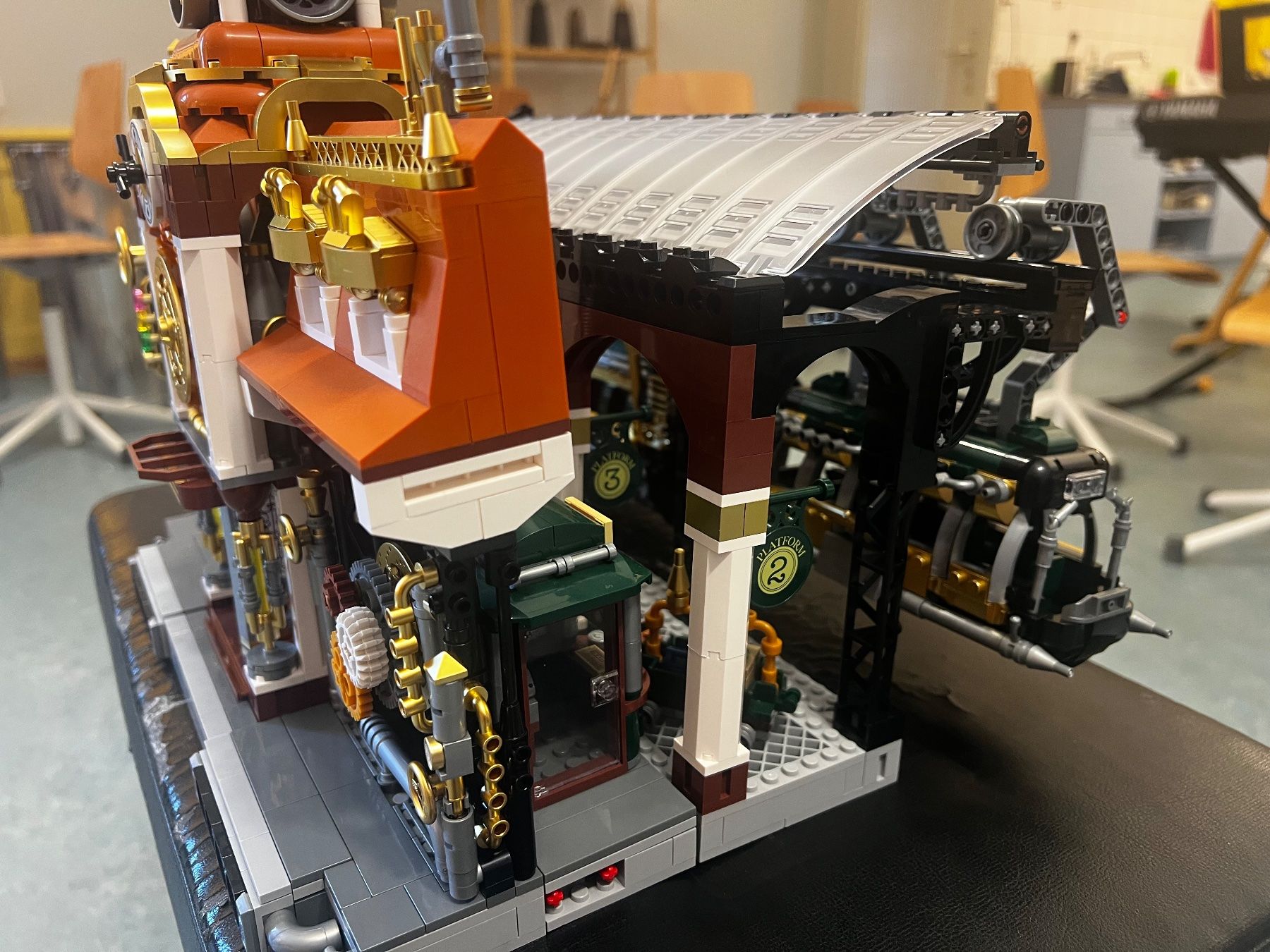 Jeux de construction: Pantasy Steampunk Bahnhof – D'occasion à Zürich par est_t9gv 3