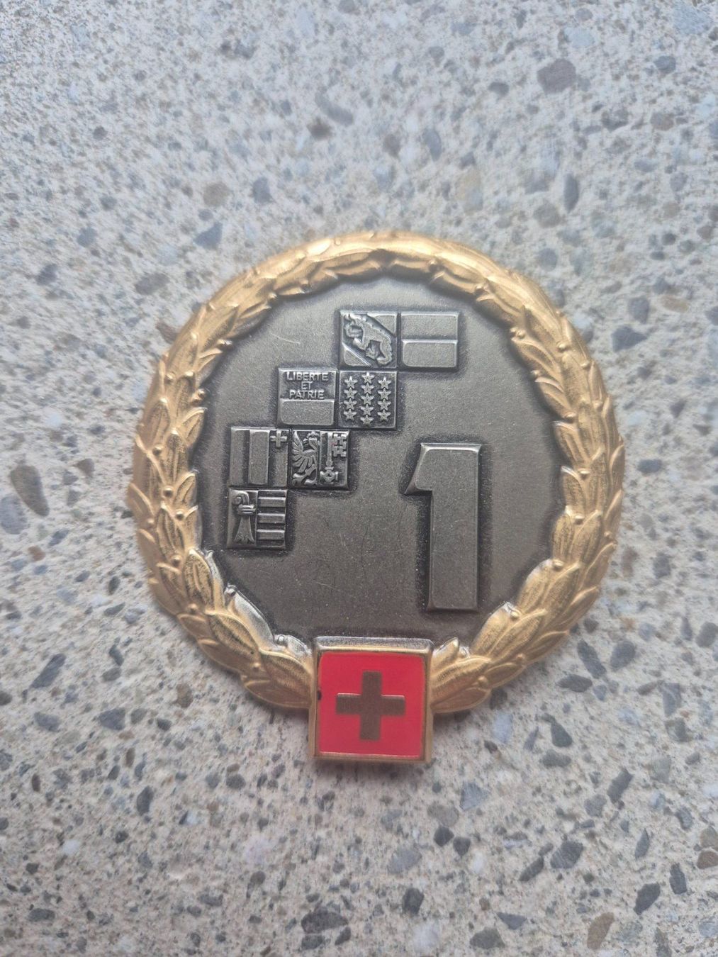 Schweizer Armee Placchette & Badge: *** Beretemblem Gold *** – Usato da Riedholz venduto da fr_sIruP