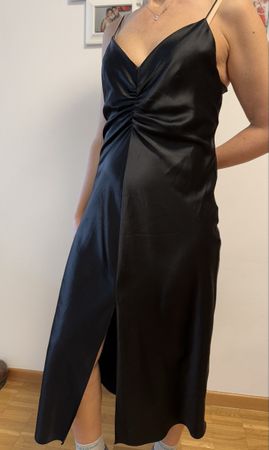 Robe Zara noire satinée élégante T.M