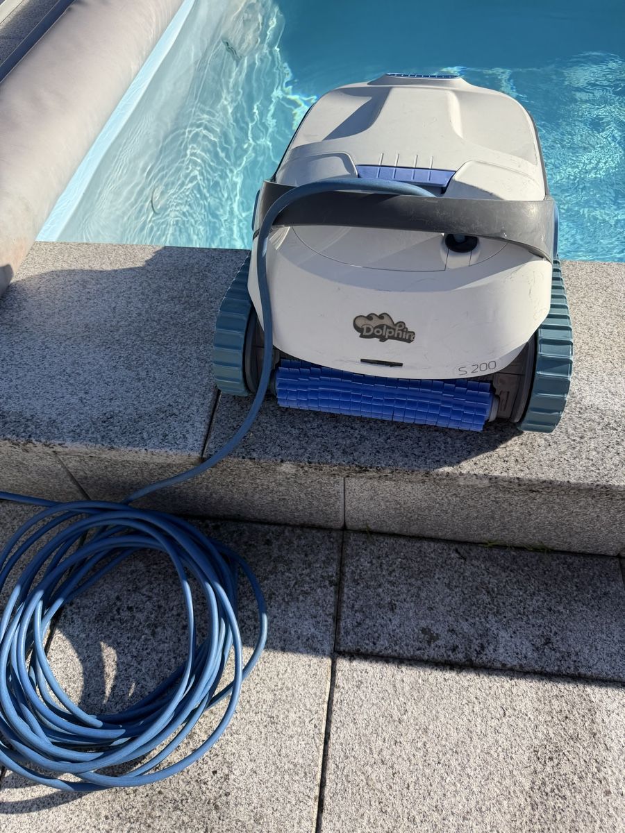 Dolphin Accessori per Piscine: Poolroboter dolphin s200 – Usato da Waldkirch venduto da Audicabrio62