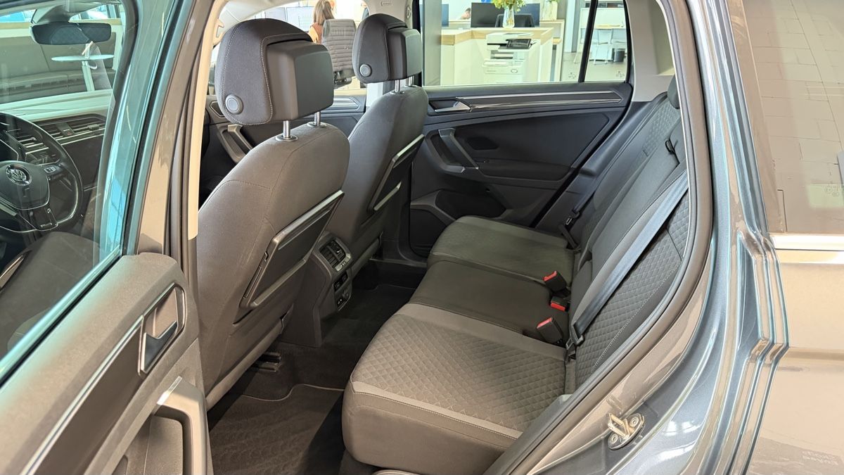 VW Autos: VW Tiguan Benzin 4x4 – Gebraucht aus Näfels von thr_5r5m 9