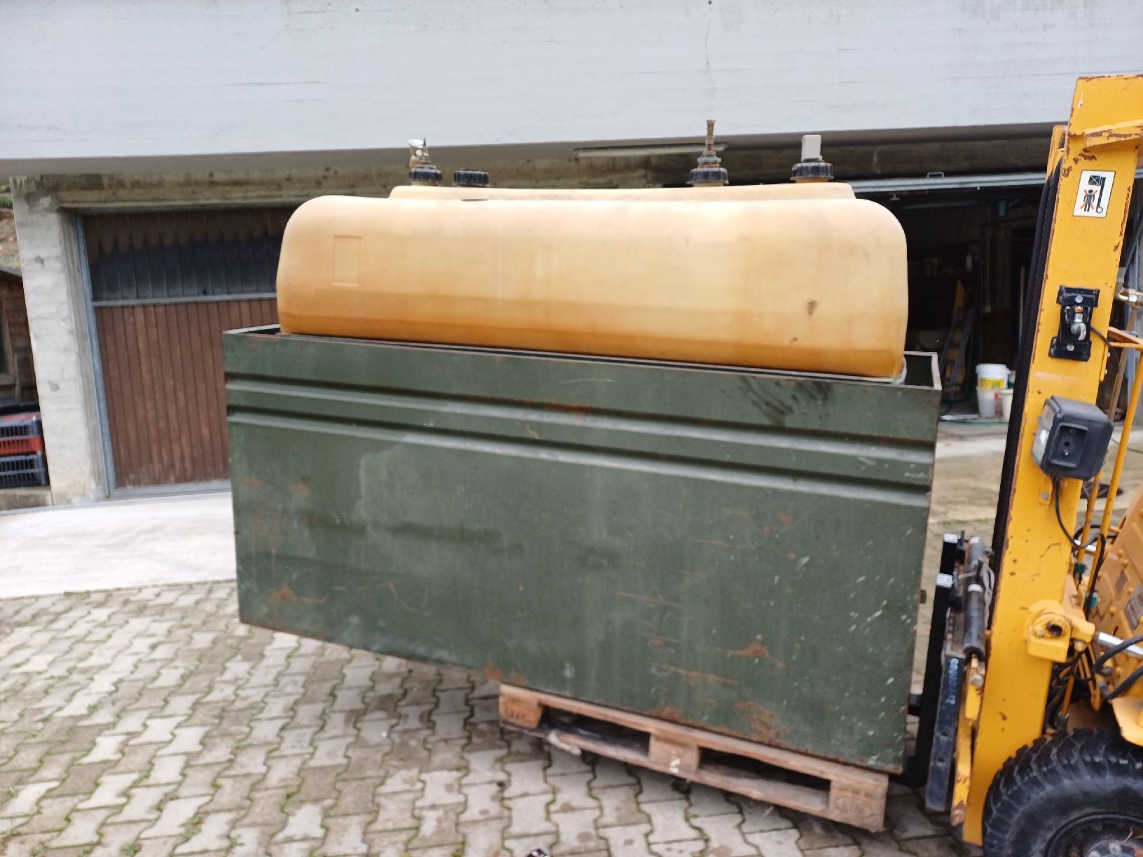 Heizung: Heizöltank 2000 liter – Gebraucht aus Rohrmatt von PB6130 3