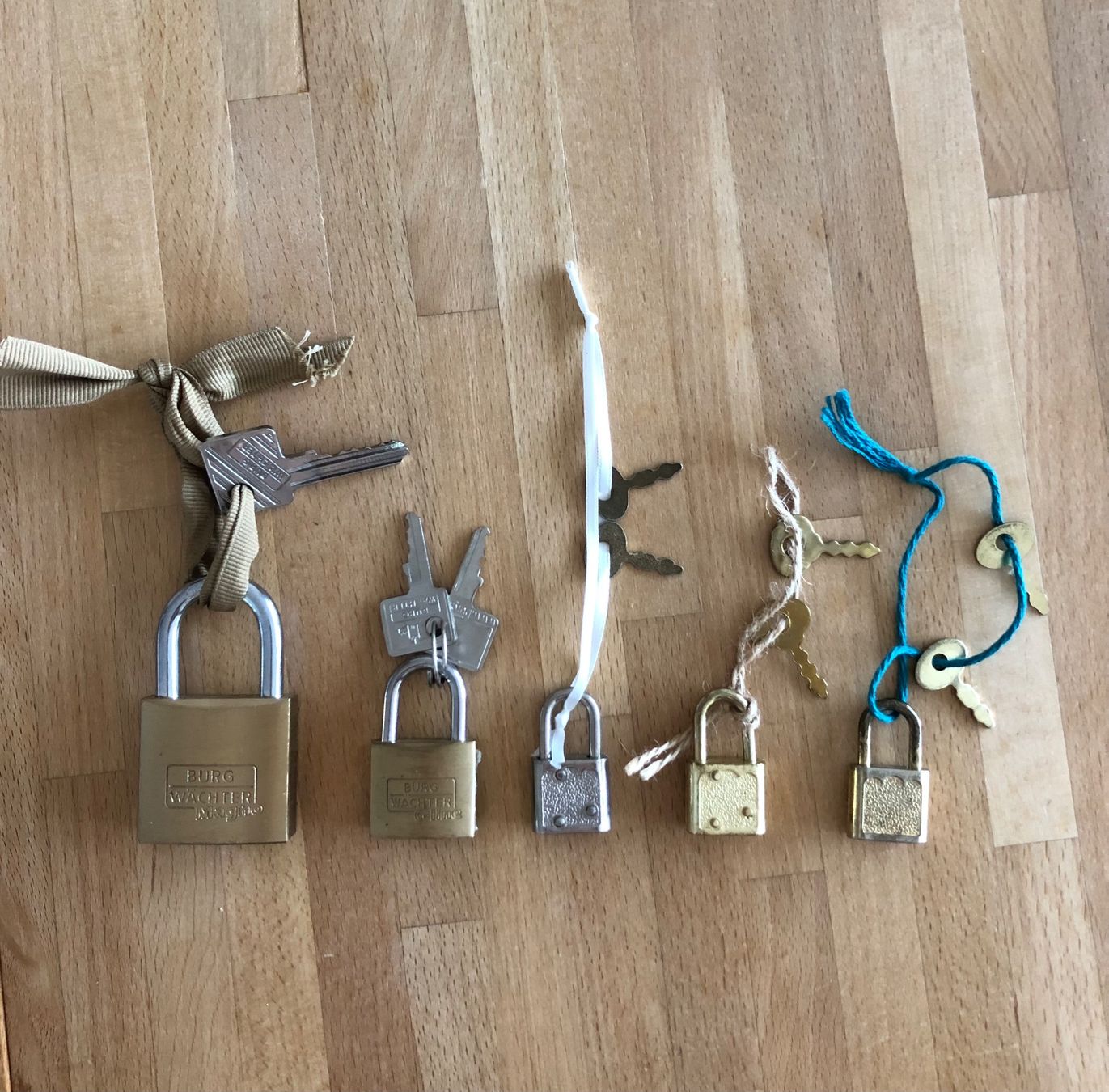 Schlösser: Vorhängeschloss 5 Stück – Gebraucht aus Zug von jim_floyd