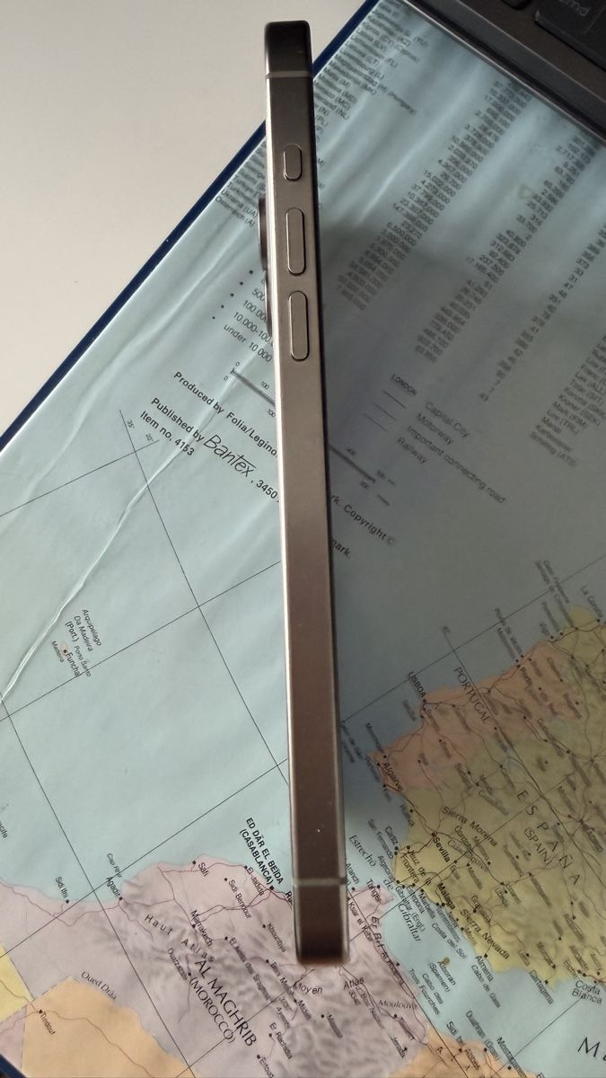 Apple Telefoni cellulari / Smartphones: Apple iPhone 15 Pro Max Titanium Grau – Usato da Basel venduto da nic_y9wq