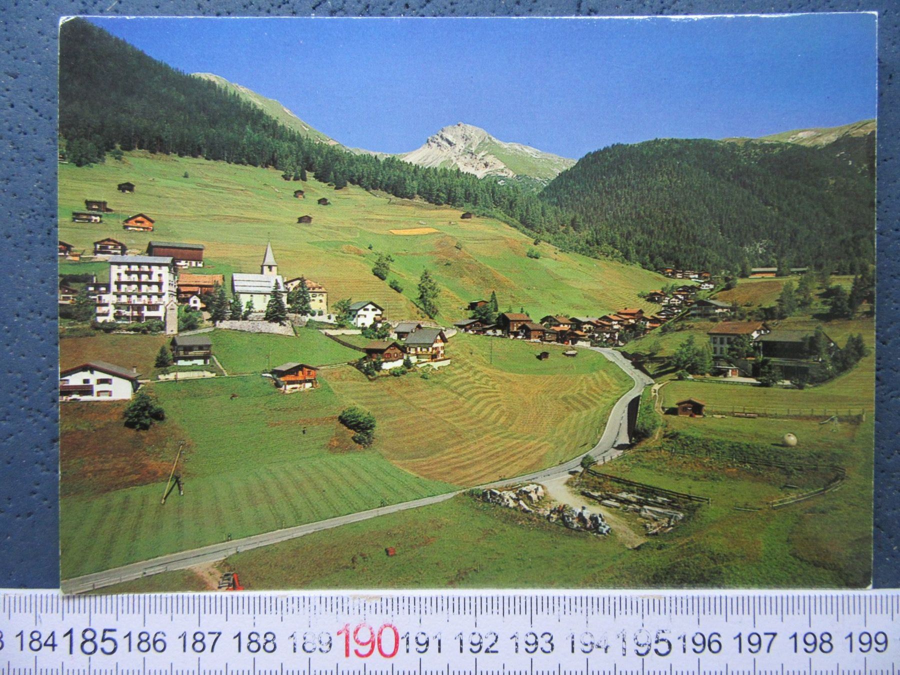 Cartoline postali: WIESEN GR AK VALBELLAHORN LUFTBILD – Usato da Ettingen venduto da Hausi4711