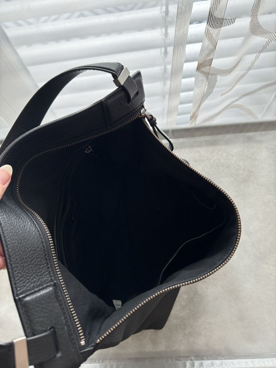 Calvin Klein Borse da donna: Schwarze Ledertasche Calvin Klein, geräumig & stylisch – Usato da Baden venduto da CompraCaro 1