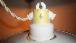 Kellerlampe mit Emaillierter Lampenschirm