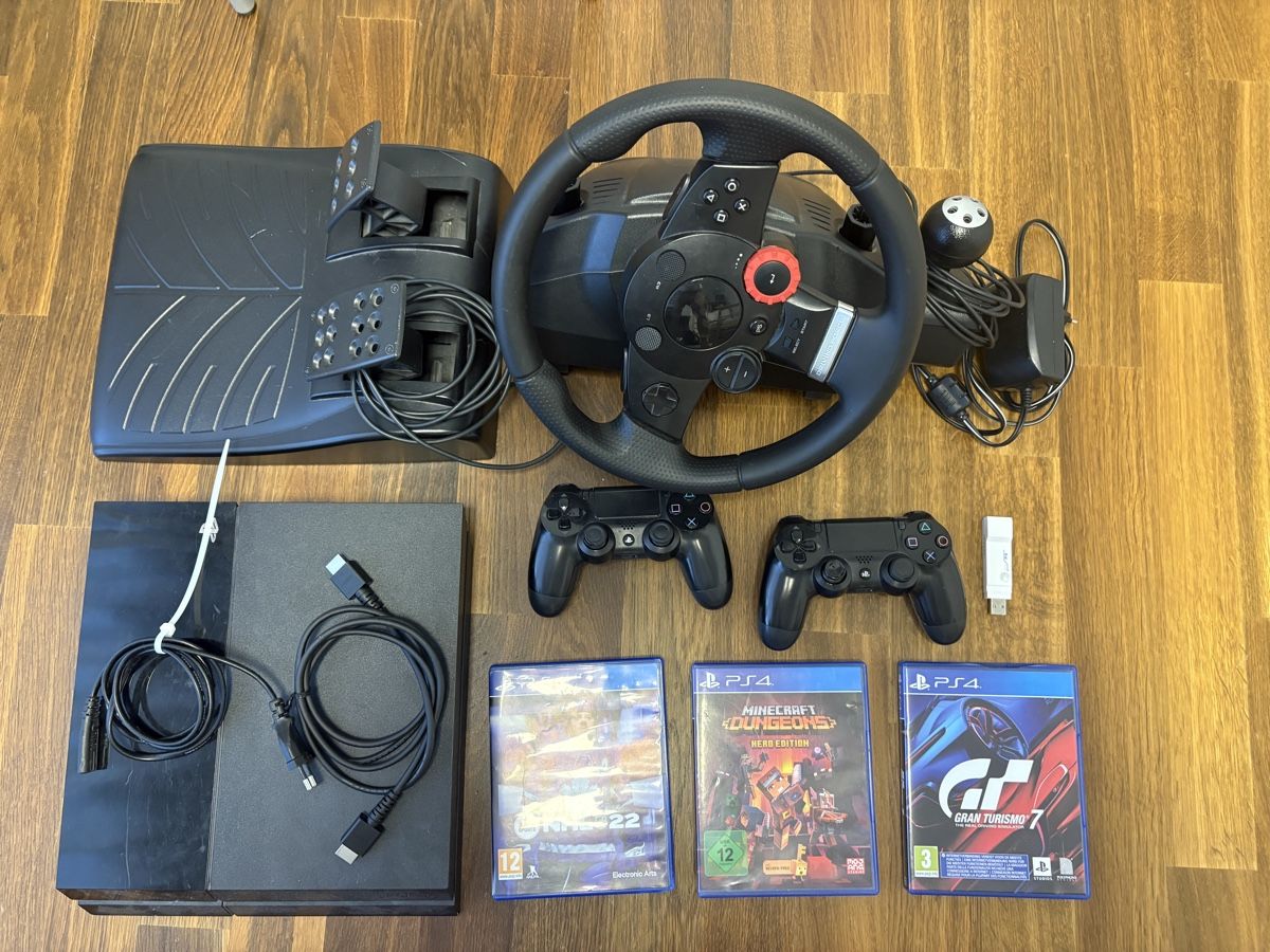 Sony Console: PS4 Set + Logitech Driving Force GT Lenkrad + 2 Controller + – Usato da Herisau venduto da Michi230