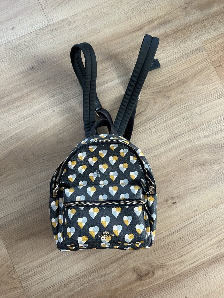Coach Zaini: Süsser Coach Rucksack mit Herzchen Muster – Usato da Bad Zurzach venduto da Heugumper7