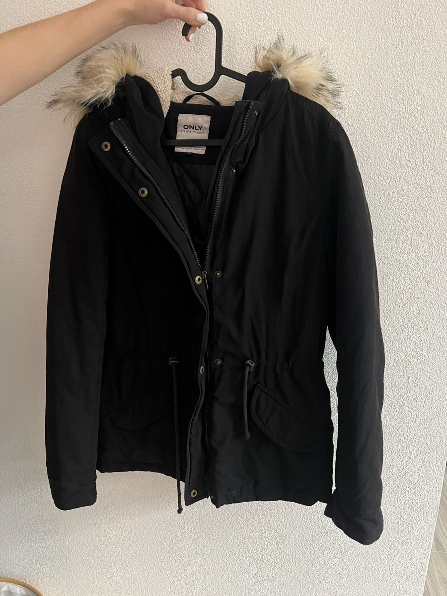Only Giacche: Winterjacke schwarz Grösse M – Usato da Niederhelfenschwil venduto da tab_xlc7