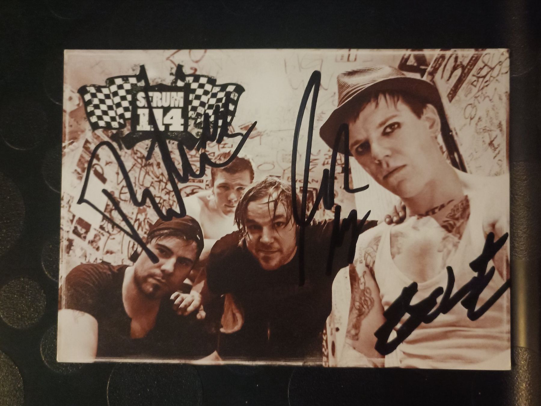 Autografi: Serum 114 - handsignierte Autogrammkarte von 2012 – Usato da Menziken venduto da Artographs