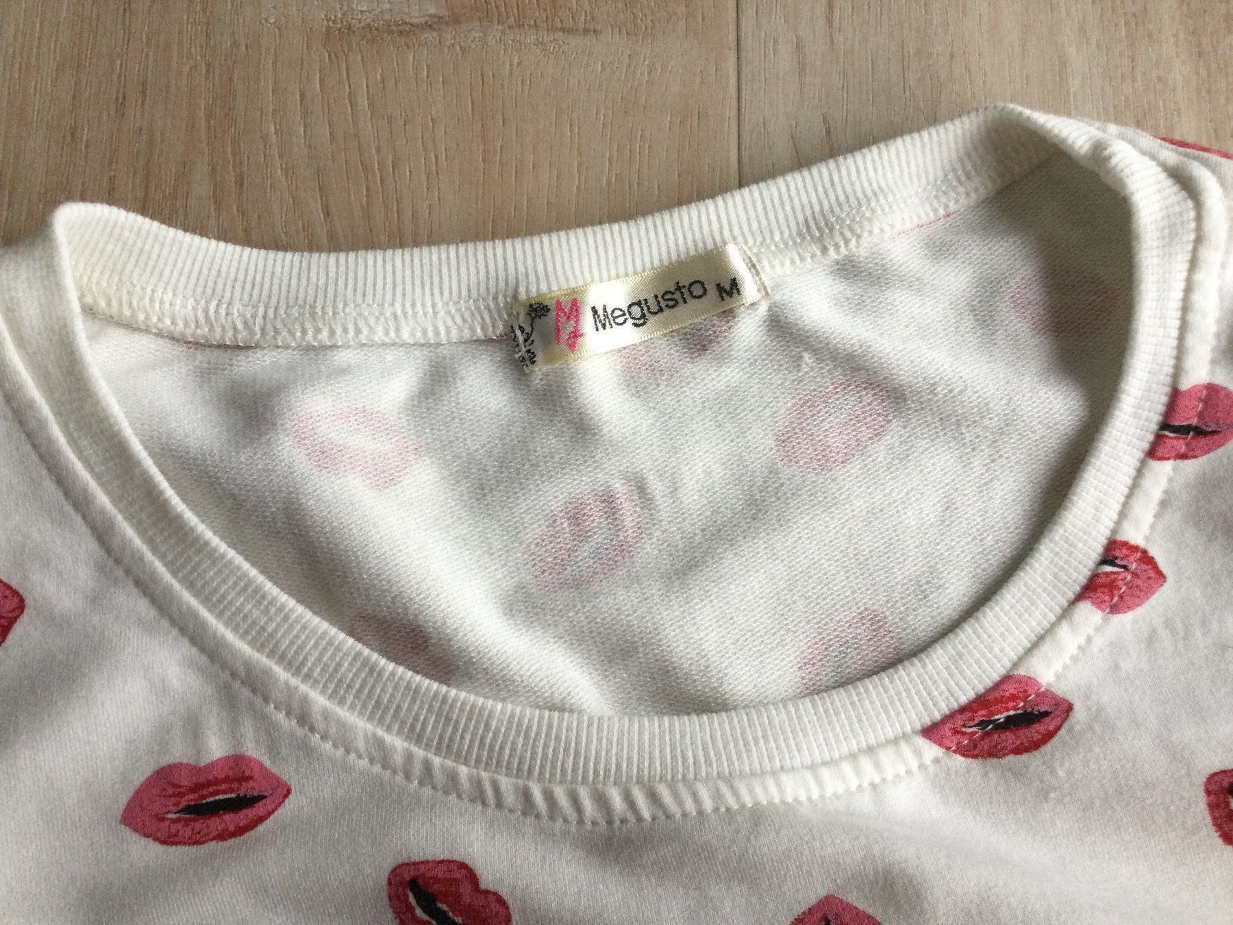Pulls & Sweat-shirts: Pull blanc motifs bouche & broderies, taille M – Neuf (Voir description) à Agiez par chouchanelle 5
