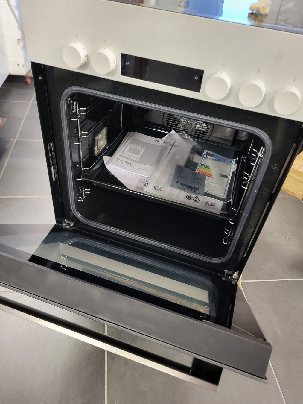 V-Zug Cucine: Einbauherd - 55cm und Glaskermik mit Rahmen – Nuovo (secondo la descrizione) da Brunnen venduto da Burger_king 3