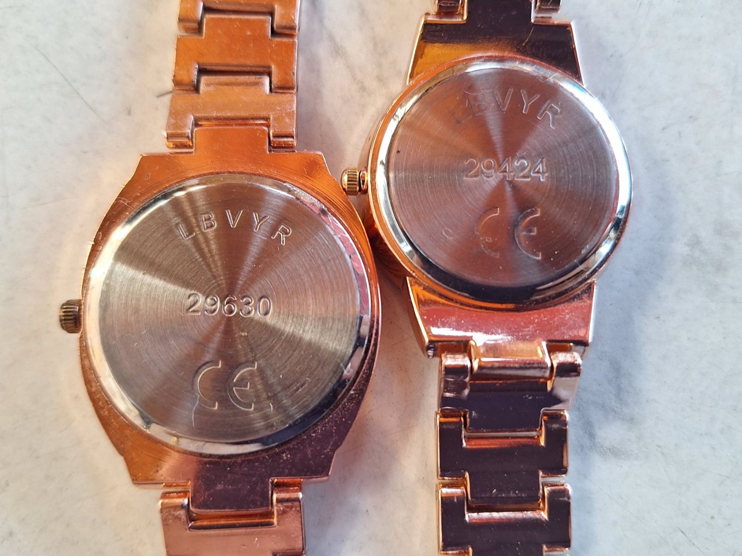 Orologi: 4 STK MODEUHREN ARMBANDUHR - DAMEN – Usato da Huttwil venduto da Kunterbuntli 5