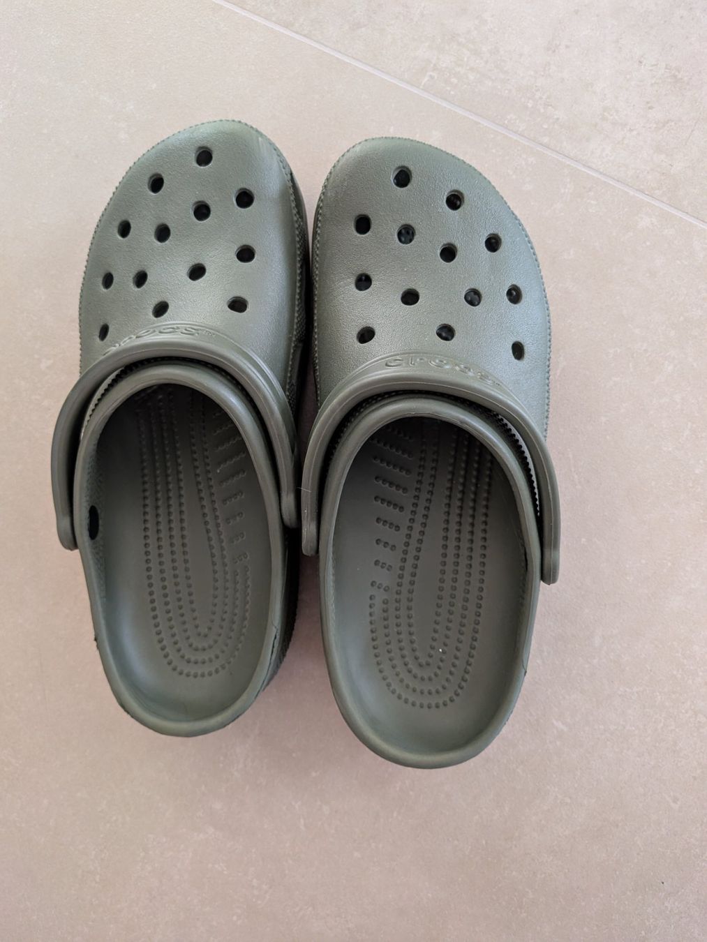 Crocs Scarpe da uomo: Crocs Unisex Grösse 42-43 olive – Usato da Pratteln venduto da anj_7dmp