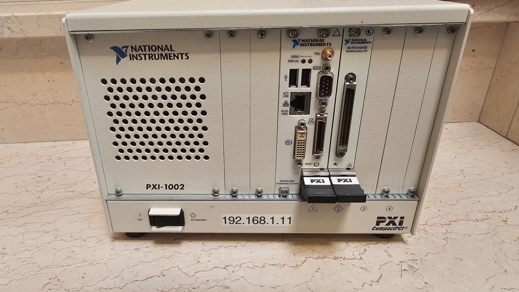 Componenti elettronici: NI PXI-1002 Chassis mit PXI-8101Controller – Usato da Boniswil venduto da LakeSide_Boniswil