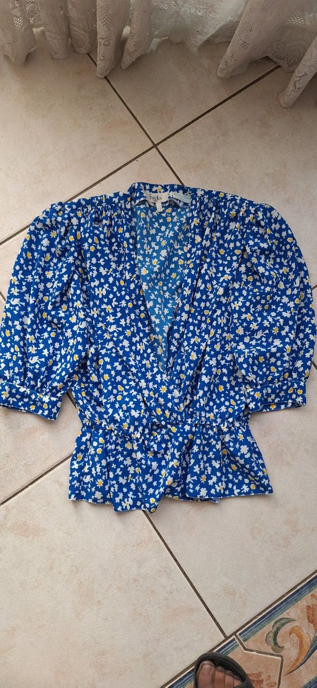 Camicette: Chemisier fleuri bleu Vintage 38 – Usato da St-Triphon venduto da Jldr0 2