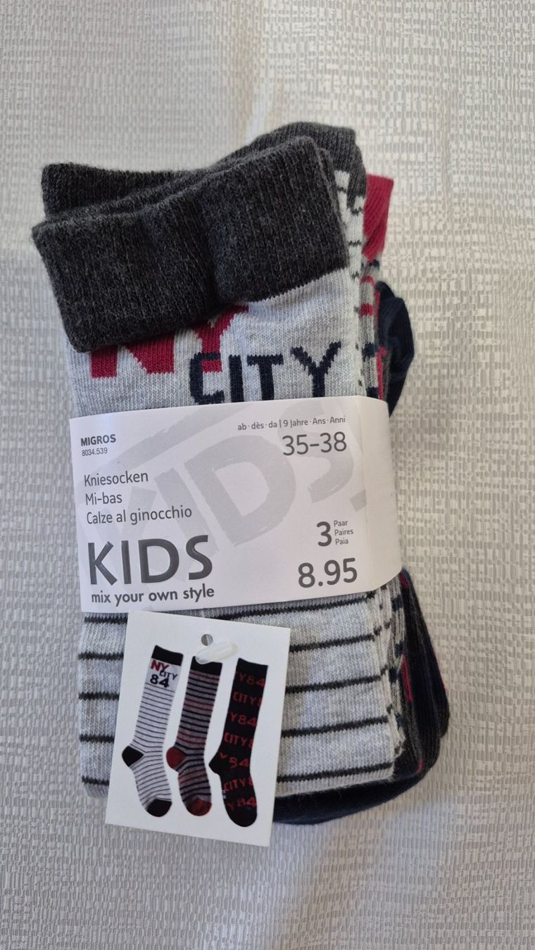 Migros Calze per bambini: 3 kniesocken set gr 35-38 – Nuovo e nell'imballaggio originale da Villars-sur-Glâne venduto da snacks01