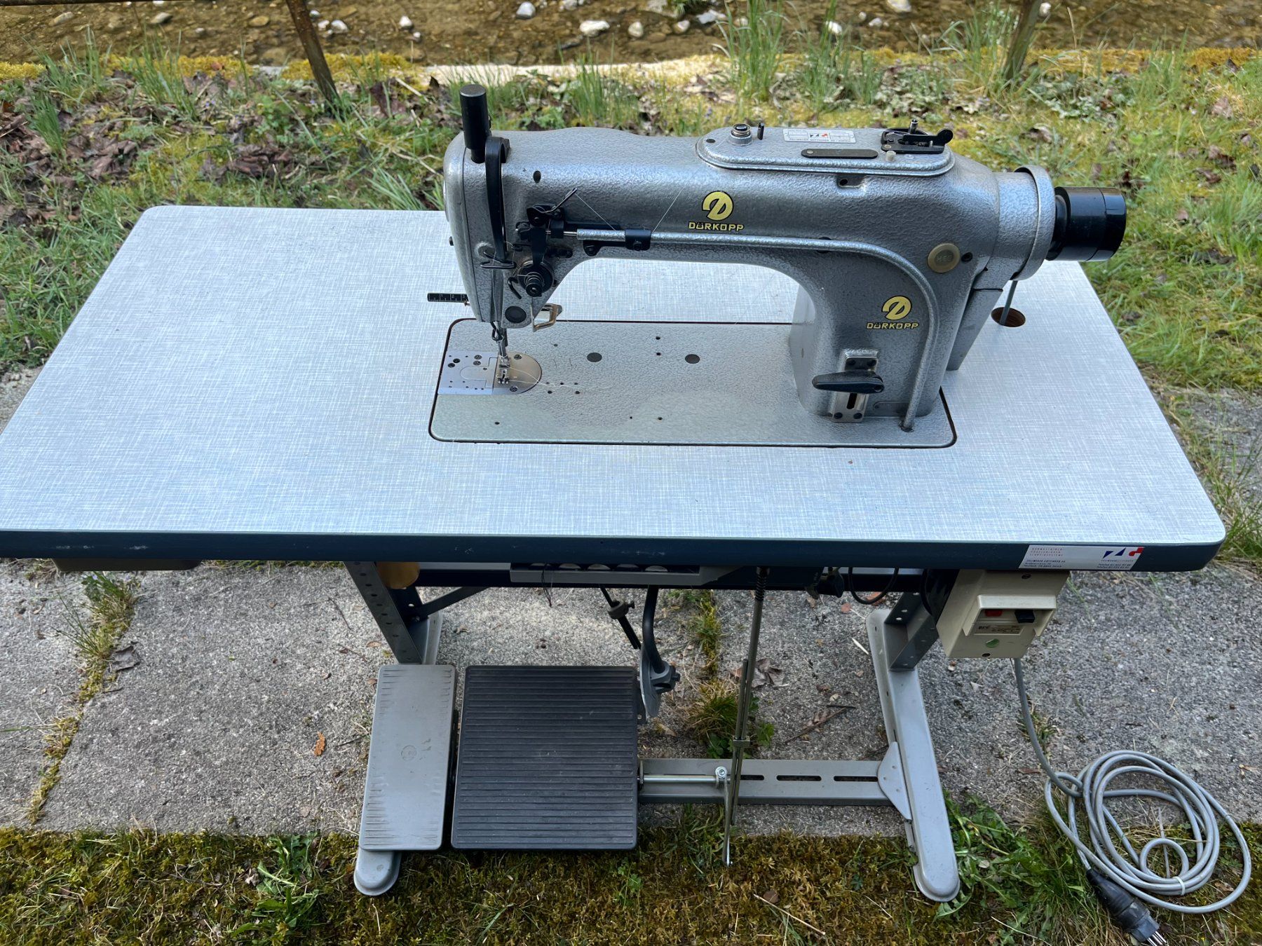 Dürkopp Macchine da cucire: Industrienähmaschine Dürkopp 211-15105 – Usato da Neuägeri venduto da Ws193