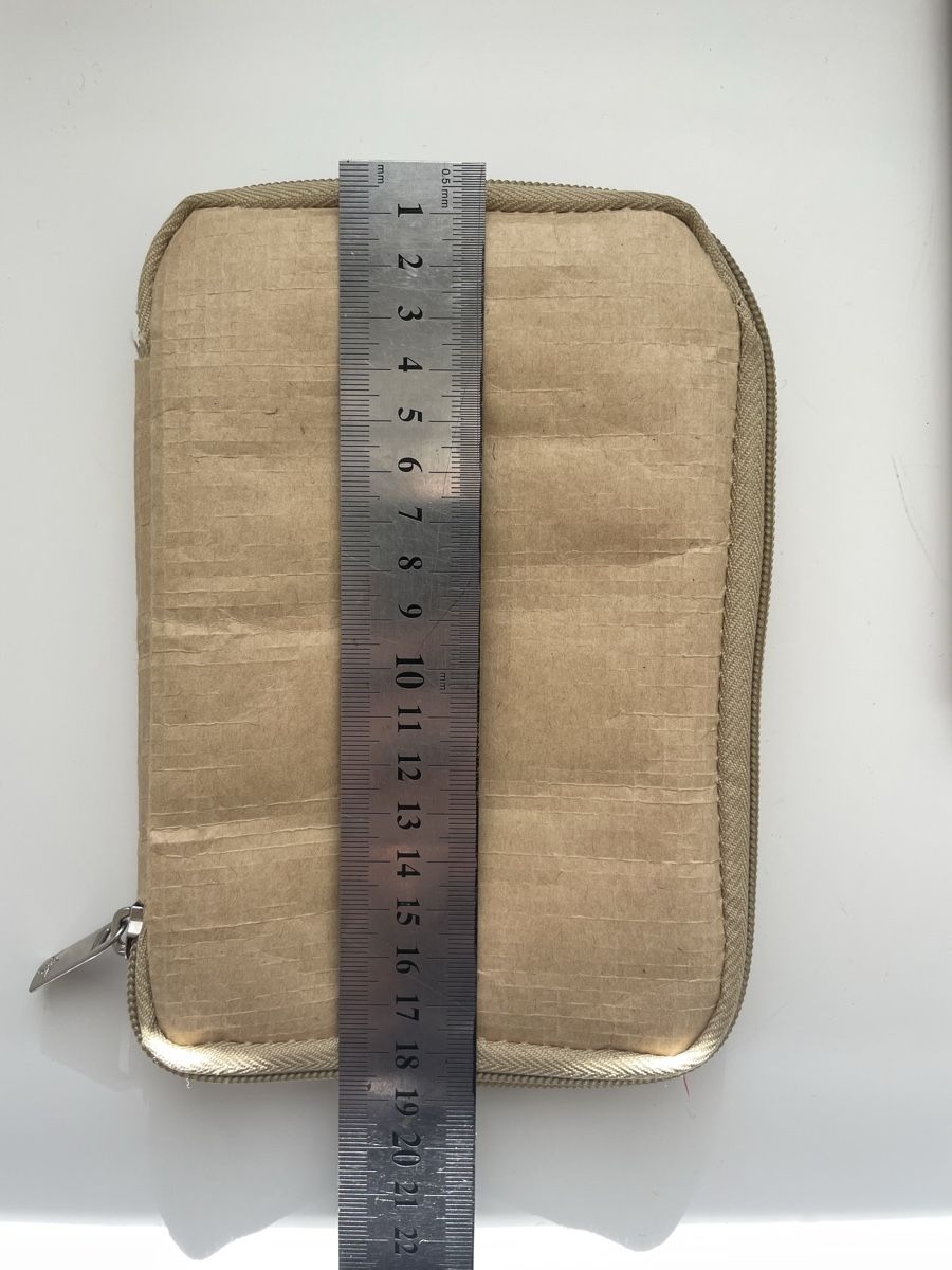 Brieftaschen: A cute, tiny multipurpose zip bag – Gebraucht aus Zürich von MariKondo 4