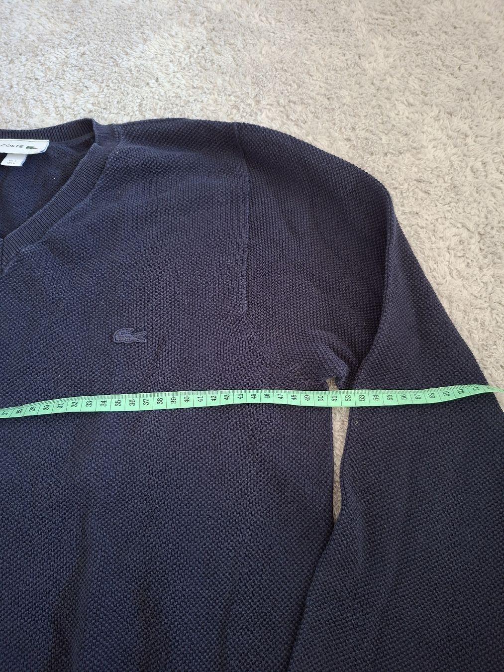 Lacoste Pullover & Sweatshirts: Pull Lacoste bleu col V taille S – Gebraucht aus Renens VD von ser_j2fn 2