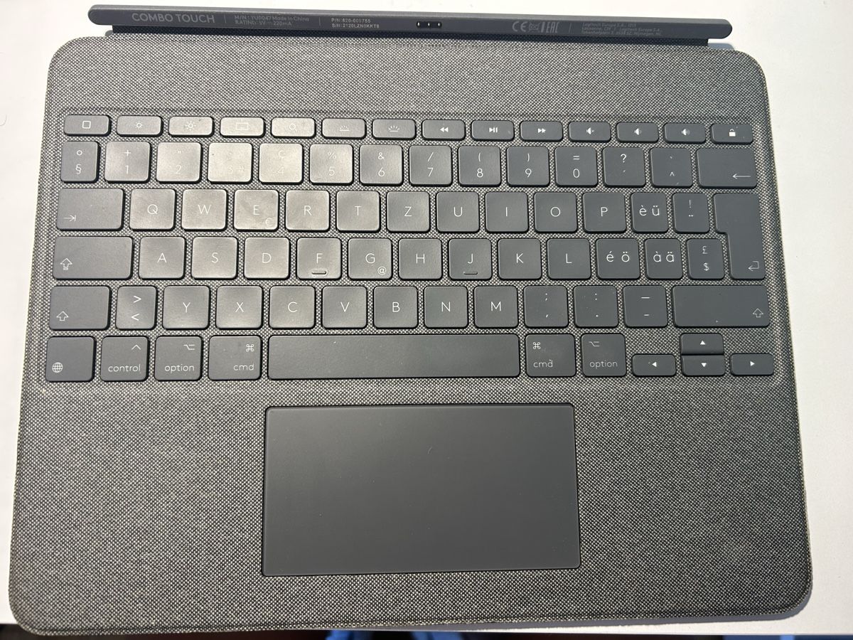 Logitech Tastaturen: Logitech Combo Touch iPad Pro 12.9 5. Gen gebraucht – Gebraucht aus Wettingen von sar_k7hg