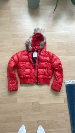 Piumino Moncler rosso con cappuccio in pelliccia nr 0(xs)
