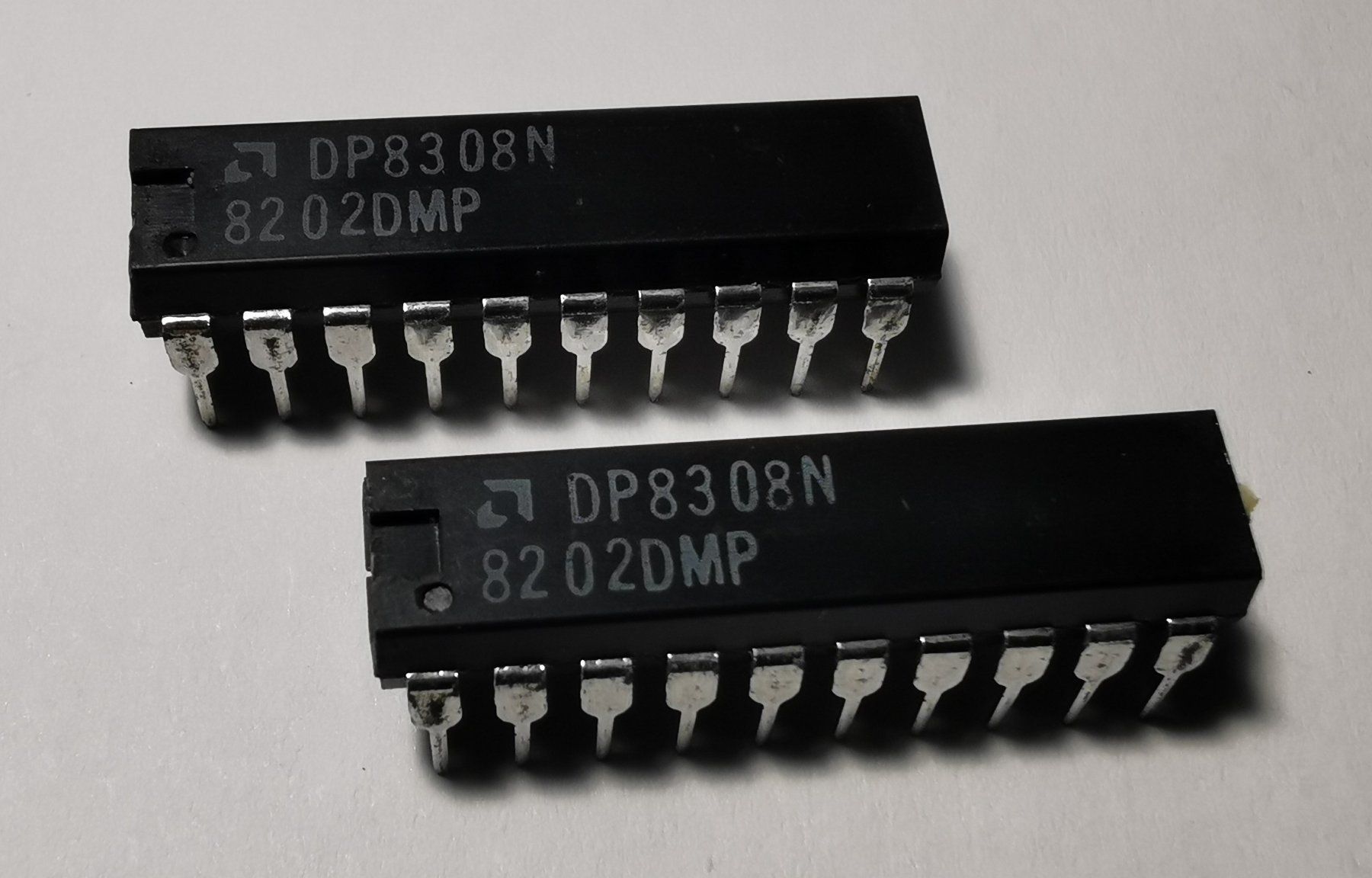 Componenti elettronici: DP8308N Octal Three-State Bidir. Bus Transceiver 2 Stück – Nuovo e nell'imballaggio originale da Bremgarten b. Bern venduto da Vittorio0