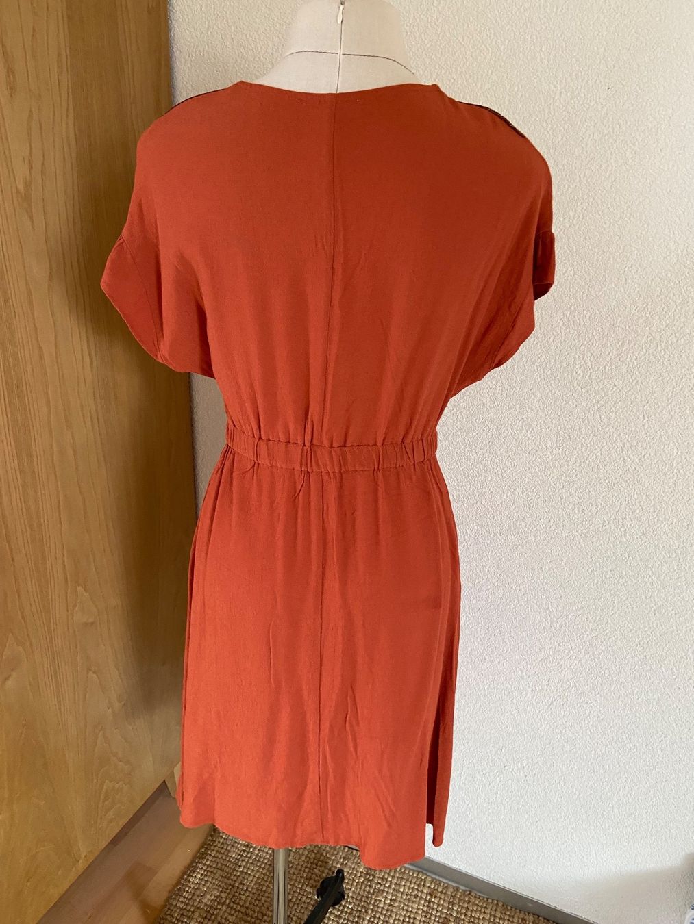 Vestiti: Schönes Kleid aus Viscose – Usato da Evilard venduto da Mikhaylova 1