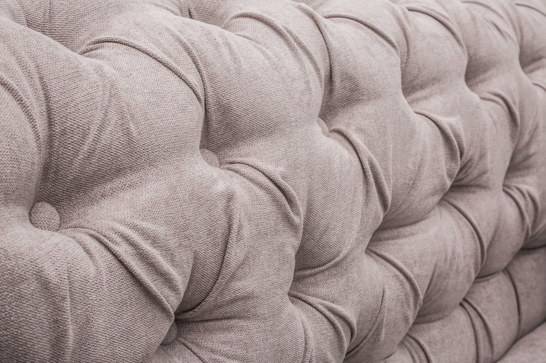 Chesterfield Divani: Chesterfield Sofa 225cm in Greige Samt – Nuovo e nell'imballaggio originale da Winterthur venduto da aredo 3