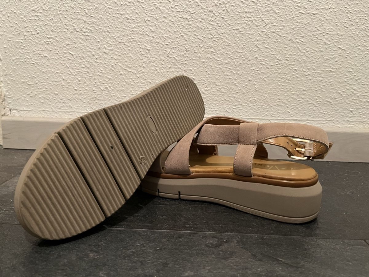 Scarpe da donna: Sandales en cuir – Usato da Lausanne venduto da micou47 3