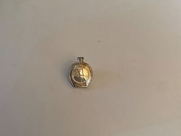 Pin's - Globe (parfum) de la la maison Rochas (collector)
