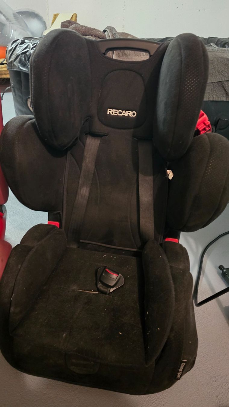 Auto-Kindersitze: Recaro Young Sport Kindersitz, Top Zustand, Schwarz! – Gebraucht aus Oberkulm von MaureenO