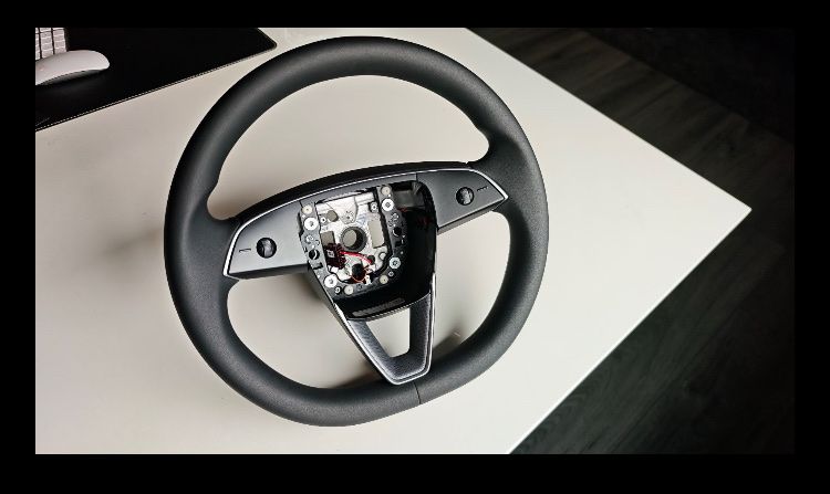 Tesla Tutti pezzi di ricambio auto: TESLA Model 3 Highland Lenkrad – Usato da Dürnten venduto da rolimos