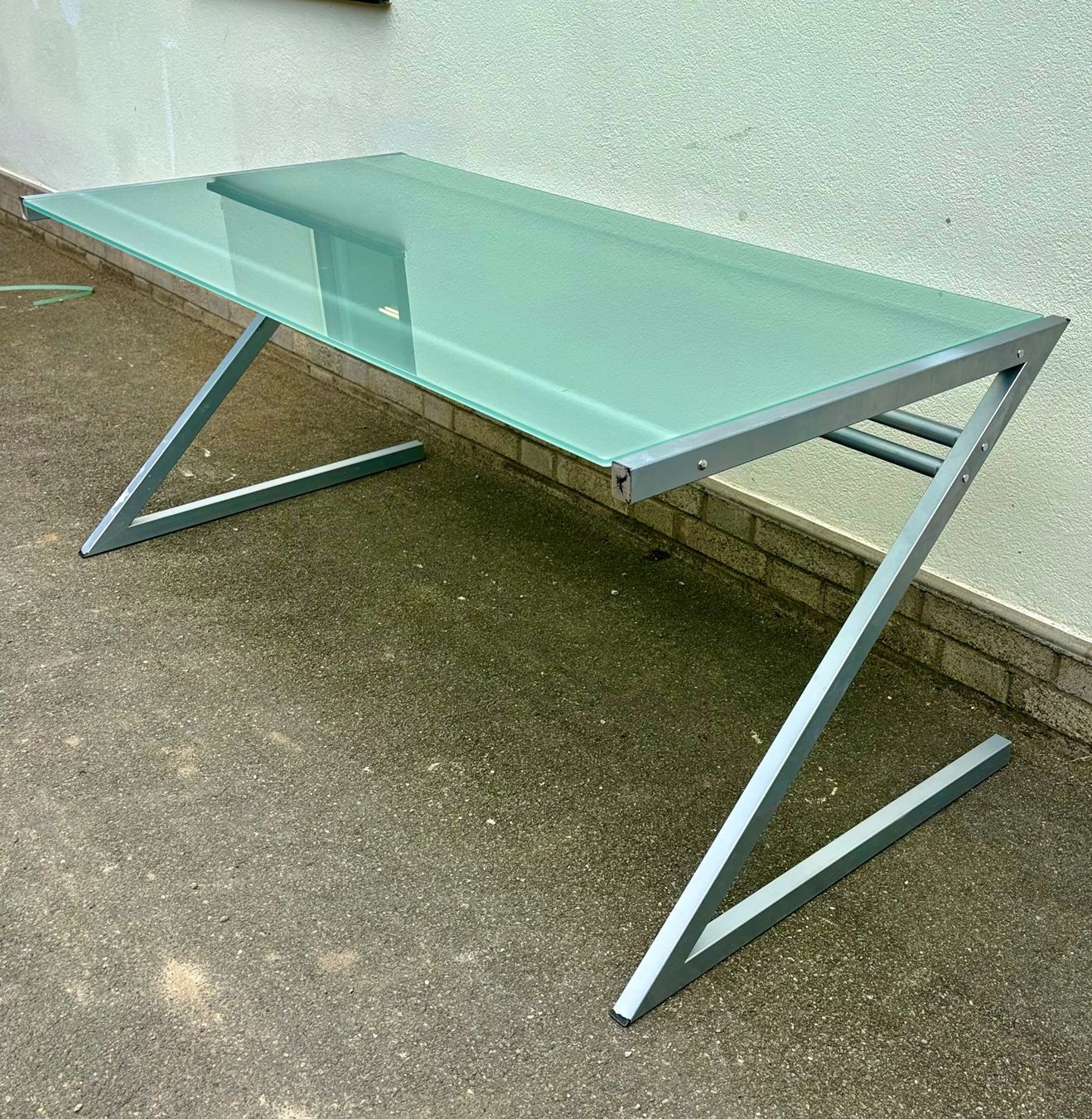 Schreibtische: Glastisch – Gebraucht aus Zürich von Drahtzug
