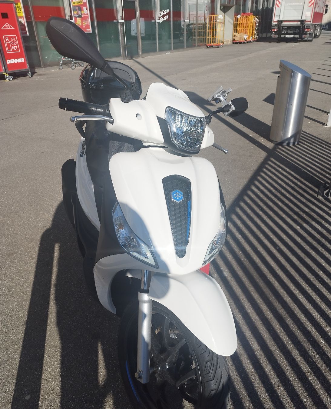 Piaggio Tutti pezzi di ricambio per scooter: Windschield für Piaggio Medley 125 – Difettoso da Oberengstringen venduto da Zsolt 5