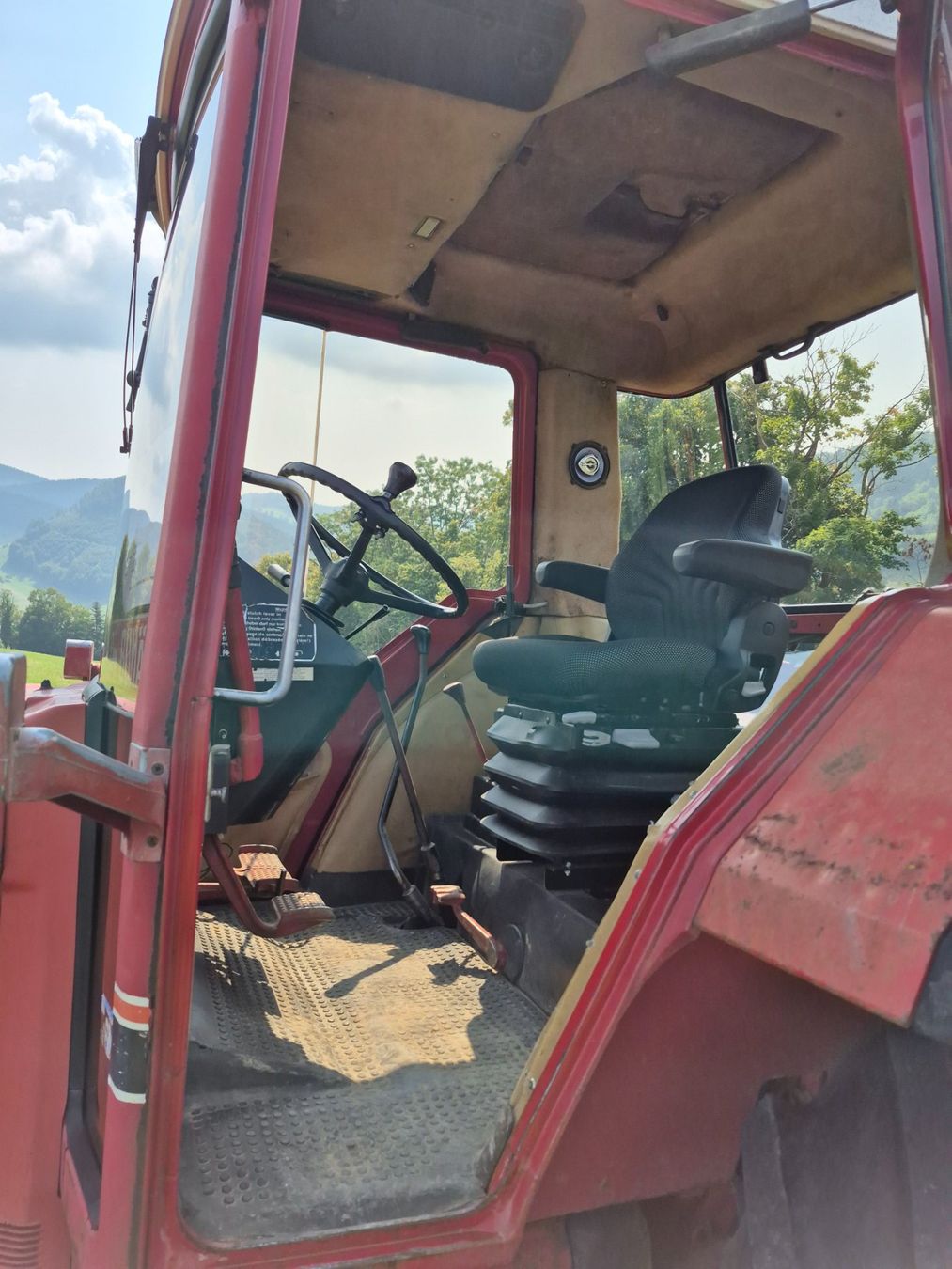 Trattori: International 1255 XL Traktor,  ab MFK – Usato da Langenbruck venduto da Baumae 4
