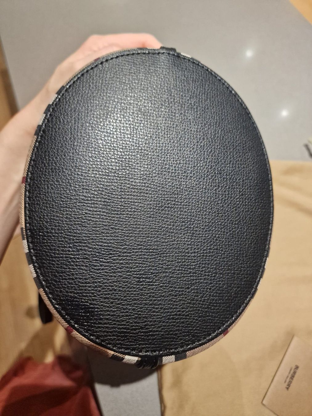 Burberry Borse da donna: Wunderschöne Burberry Beuteltasche – Usato da Stetten AG venduto da Mahal88 1