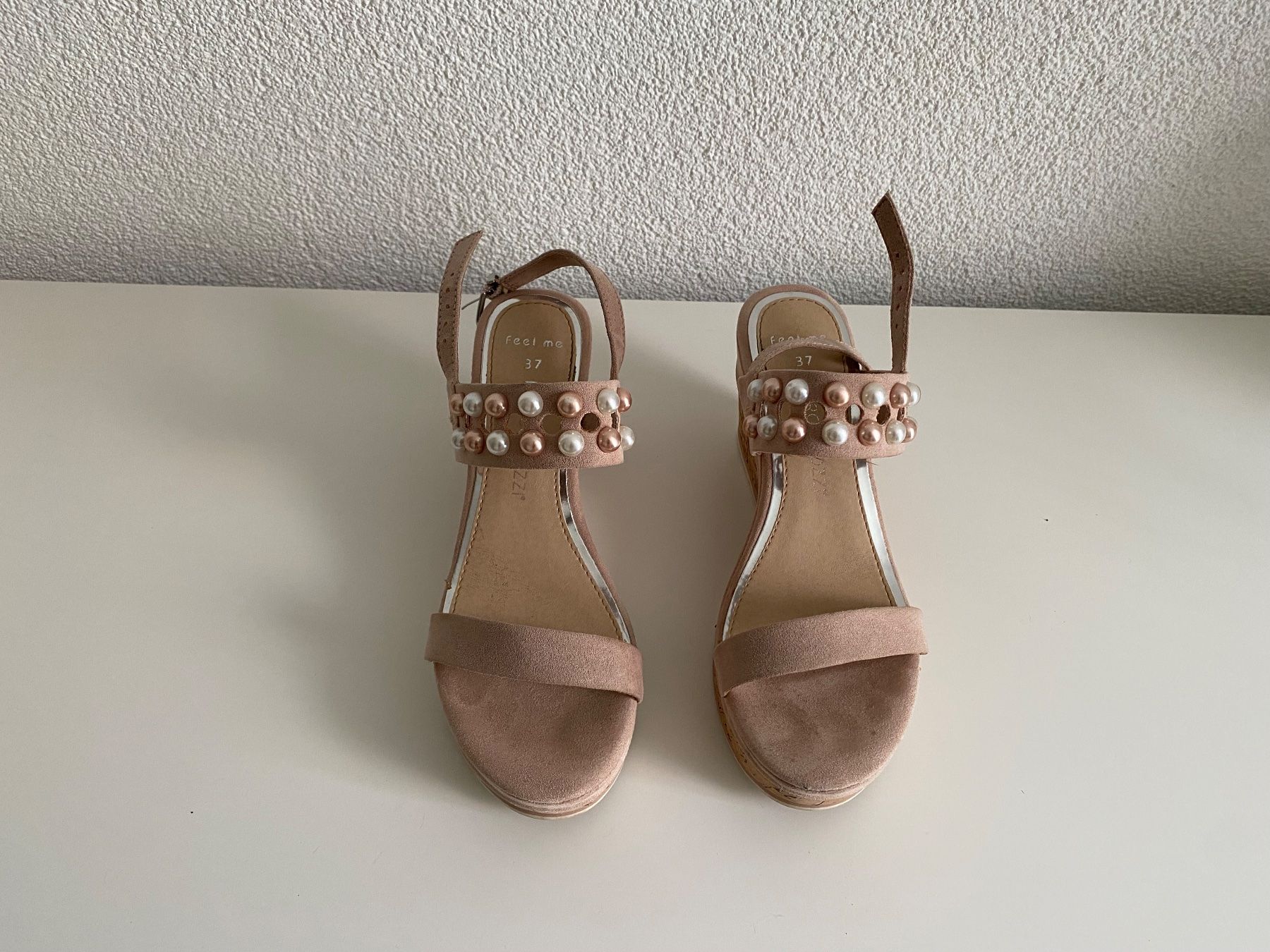 Scarpe da donna: Plateau Sandalen mit Keilabsatz (Gr. 37) – Usato da Winterthur venduto da an.ba 1