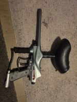 Spyder Paintball-Markierer mit ViewLoader-Hopper