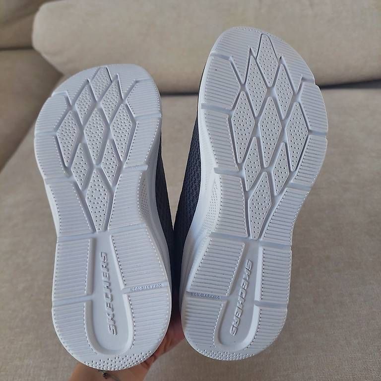 Skechers Schuhe für Jungen: Skechers Kinderturnschuh, neu – Neu (gemäss Beschreibung) aus Winterthur von Madamme-Rex 2