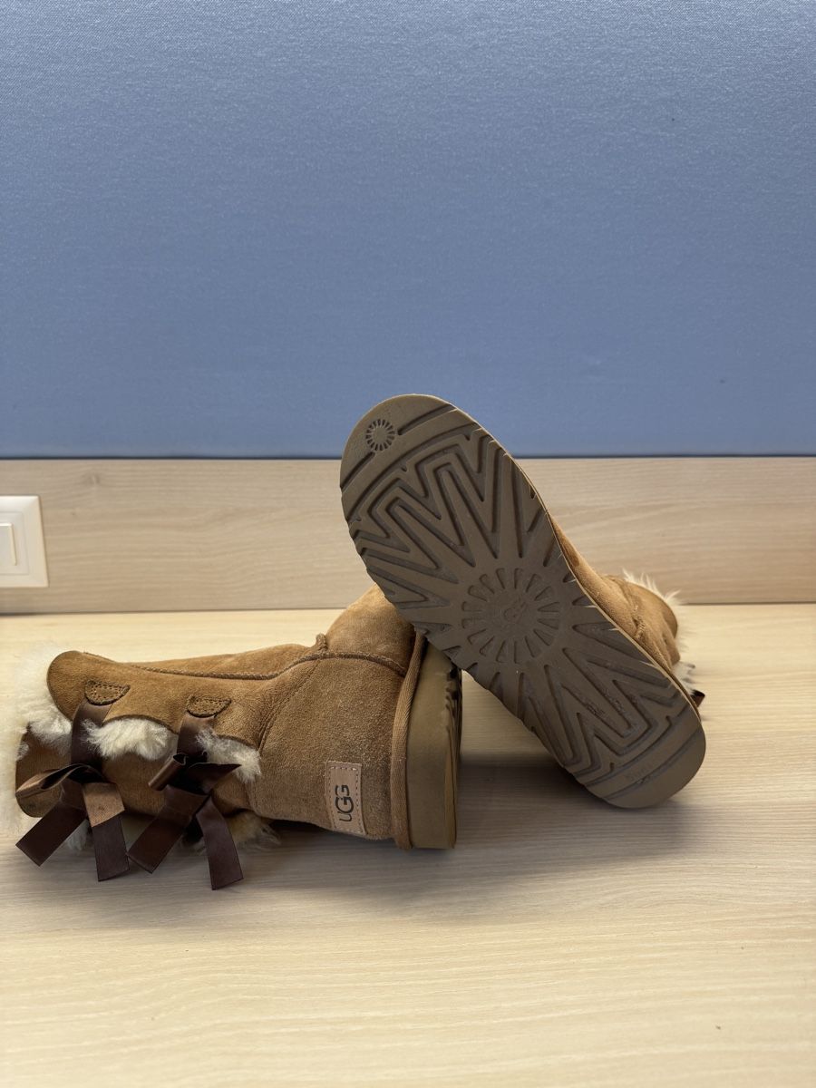 Ugg Scarpe da donna: Brown UGG Boots with Bows - Cozy Winter Essentials! – Usato da Clarens venduto da Ian_calvin 7